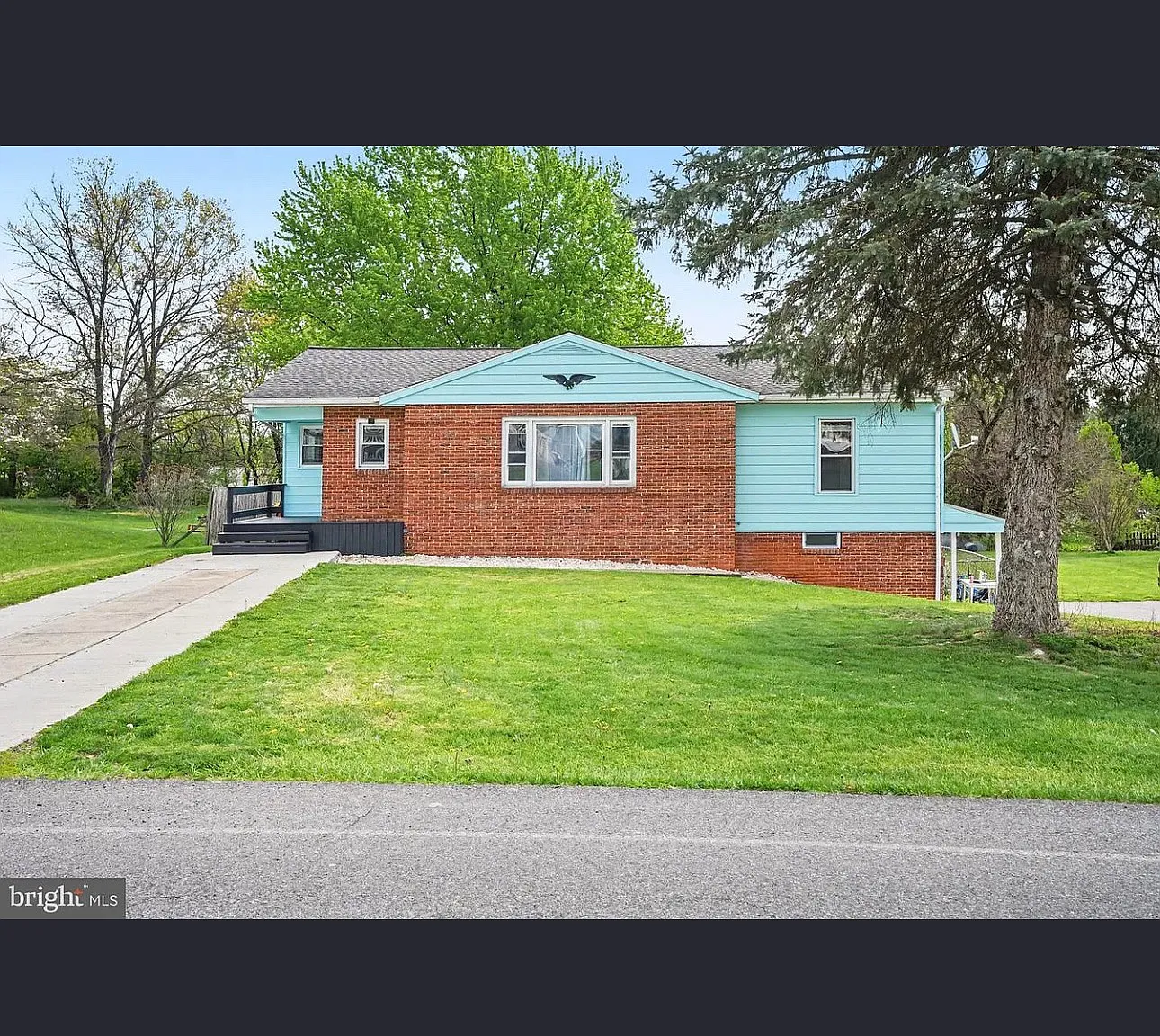 5 bed, 2464 sqft, $2,200 — Photo 1