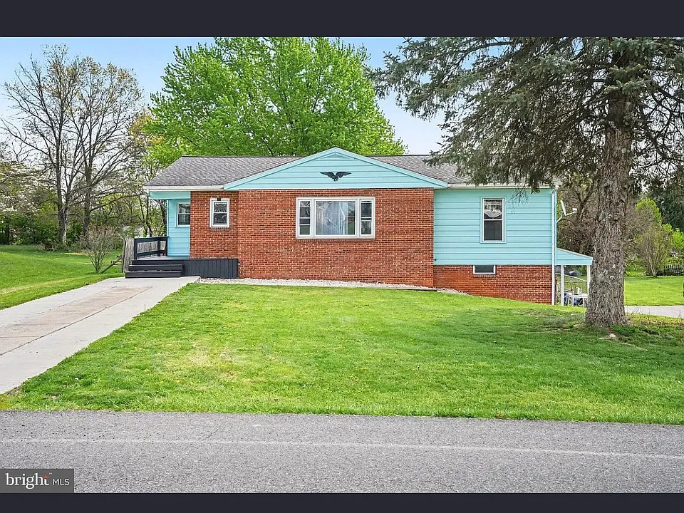 116 Willow Dr