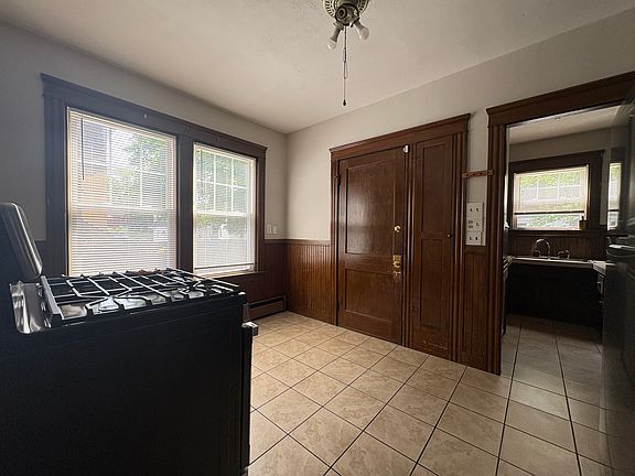 3rd image of 98 Radcliffe Ave Floor 1