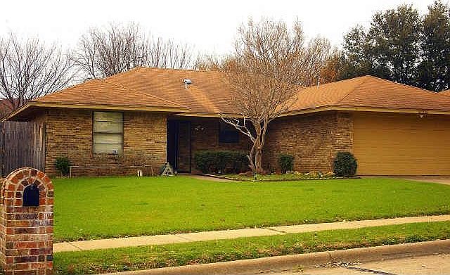 1st image of 906 Cove Hollow St