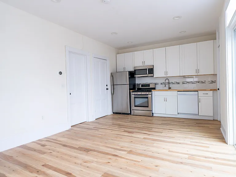 234 Danforth Ave #2 — Photo 2