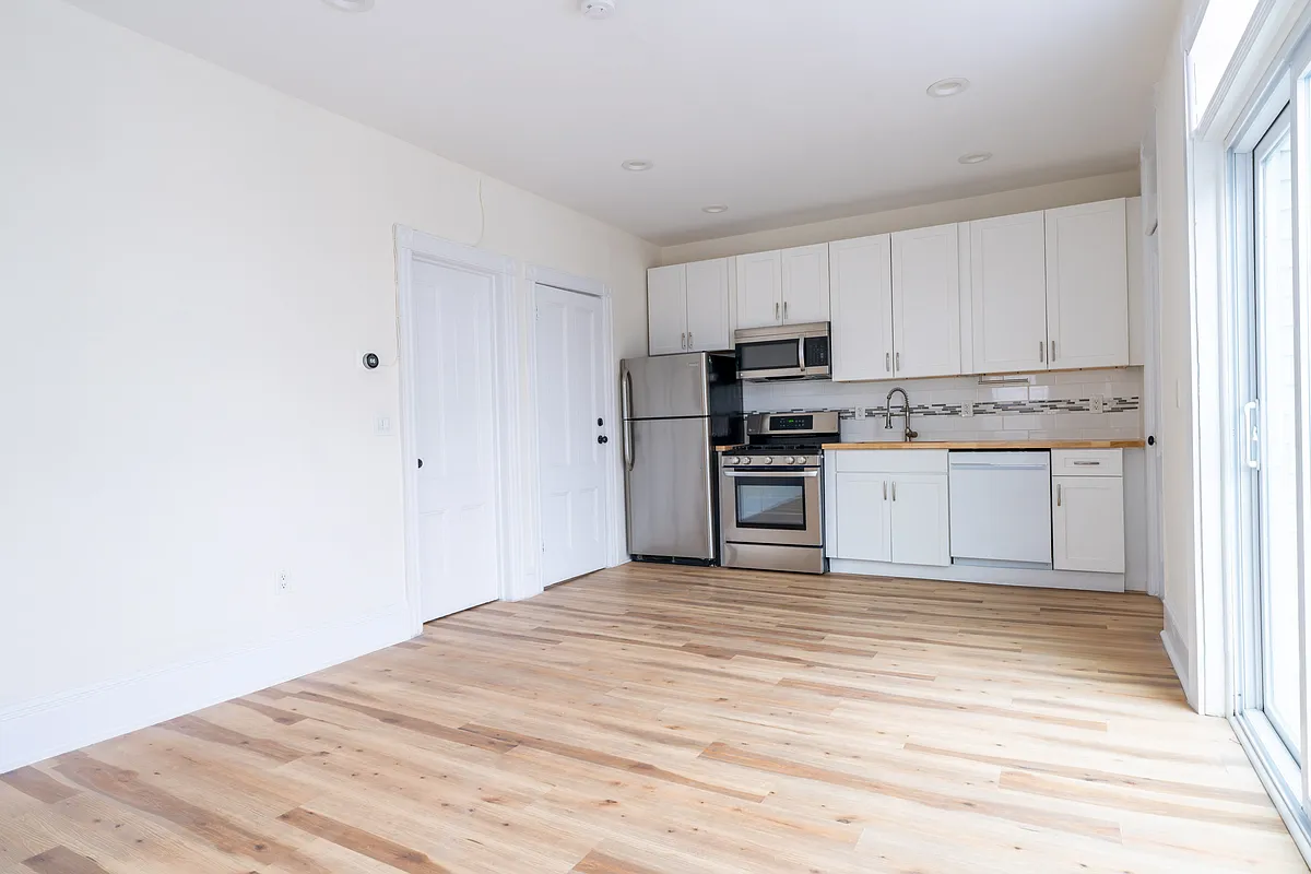 Building Photo - 234 Danforth Ave #2