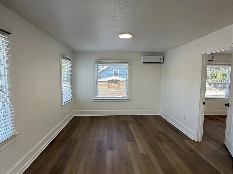 125 W Valencia Dr #A — Photo 2