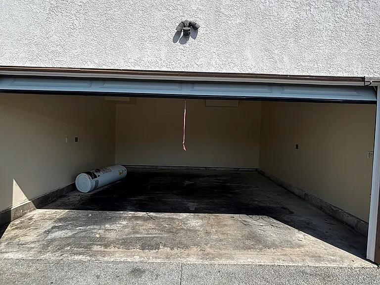 718 W 53rd St — Photo 22