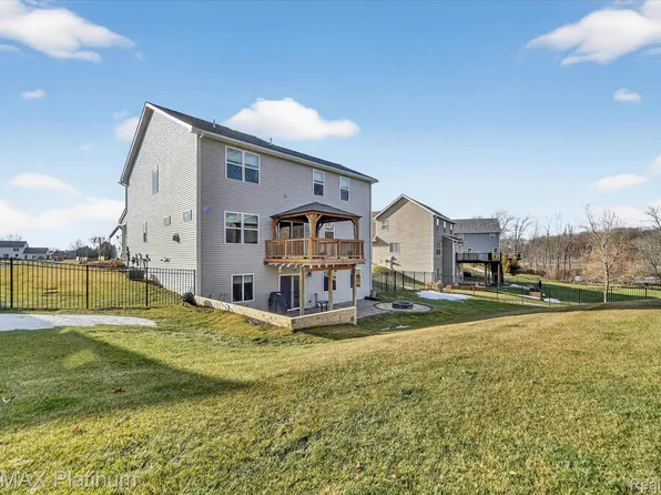 2921 Clivedon Rd, Howell, MI 48843