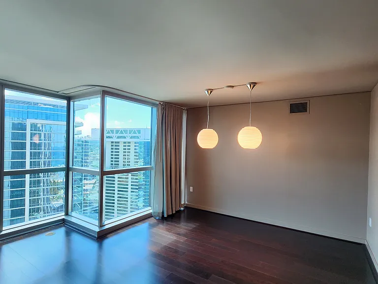 1177 Queen St #4409 — Photo 3