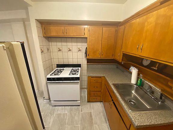 4th image of 1225 E 86th St Floor 1