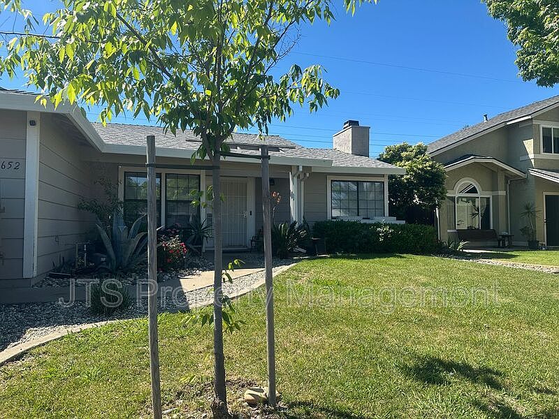 1st image of 652 Hanisch Dr