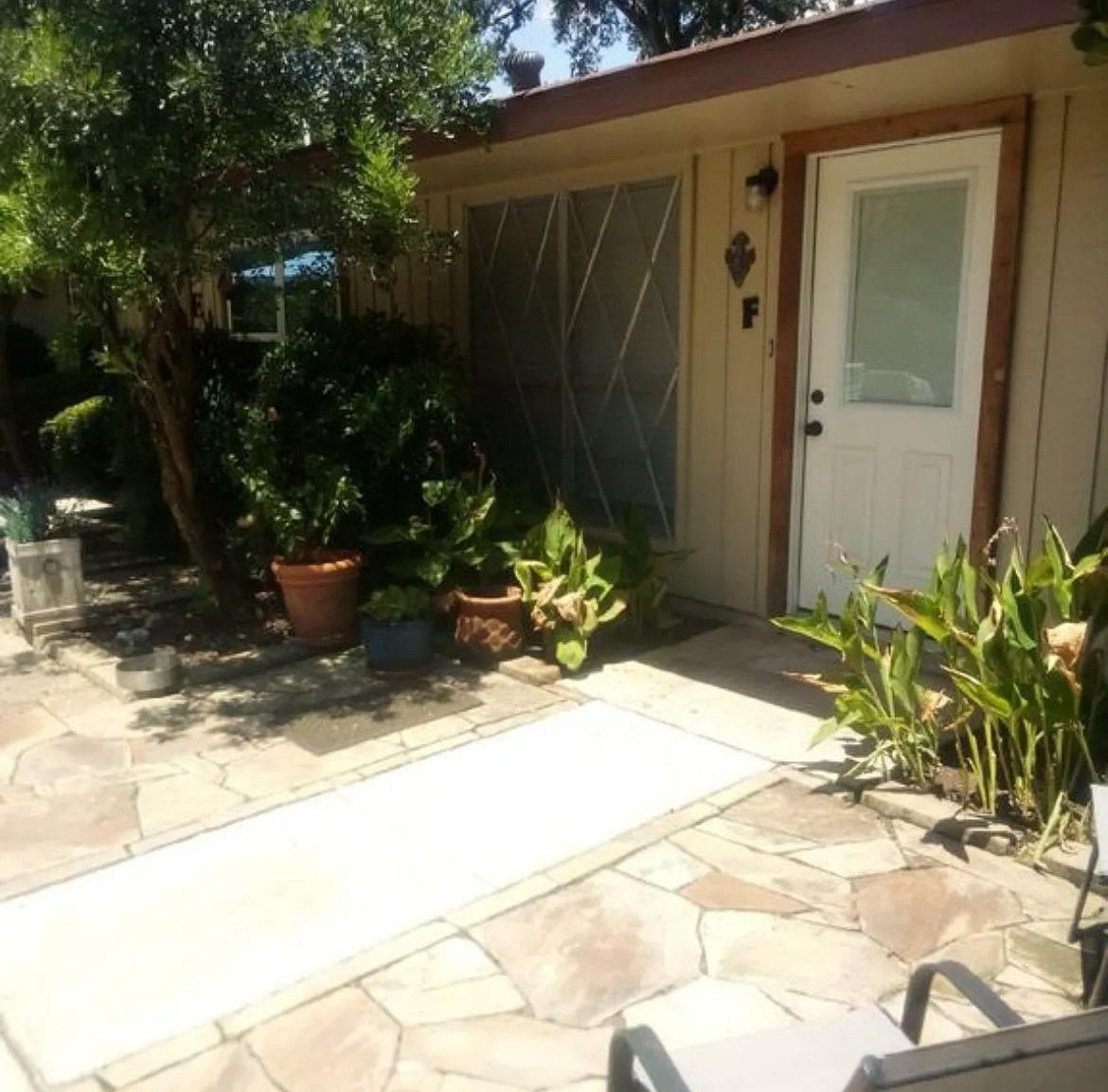 214 Rosewood Ave — Photo 2