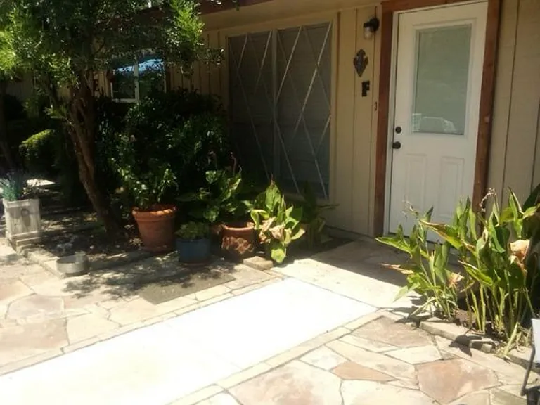 214 Rosewood Ave — Photo 2