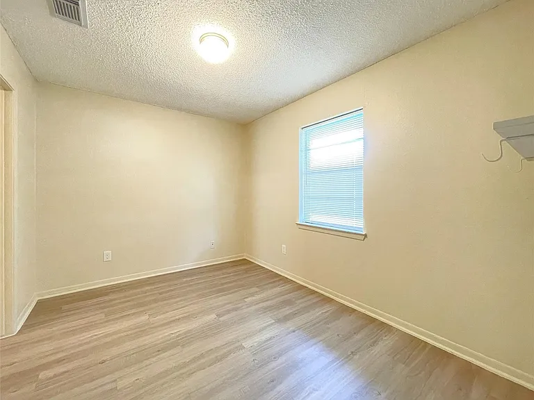 902 N Meadows Dr — Photo 15