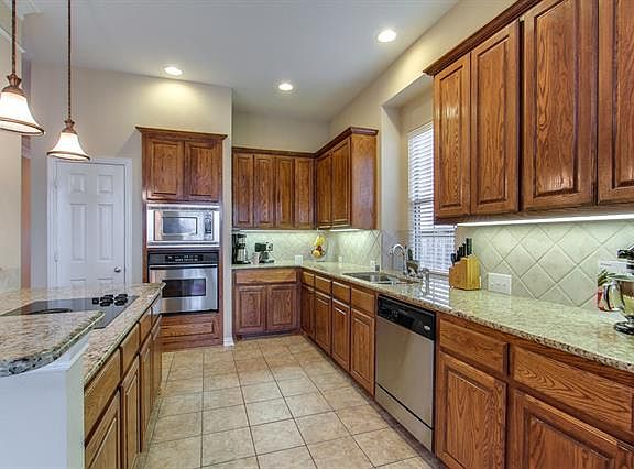 2nd image of 825 Winchester Dr