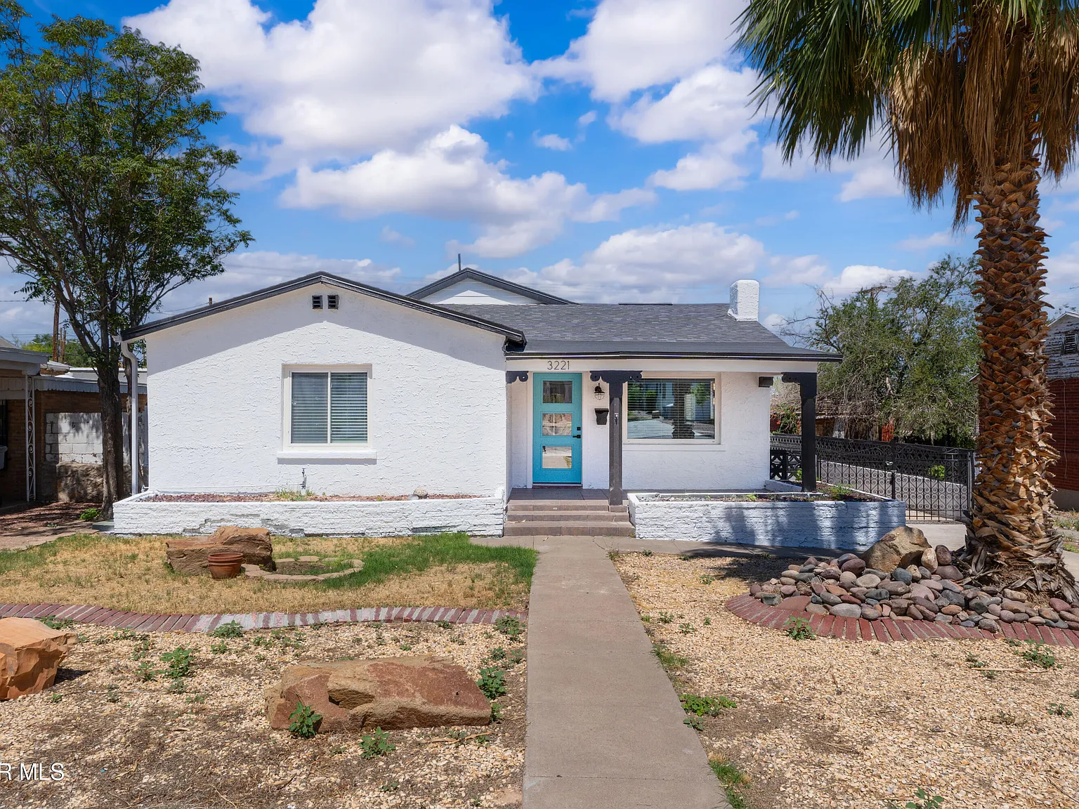 3 bed, 2.0 bath, 1512 sqft, $2,000 — Photo 2