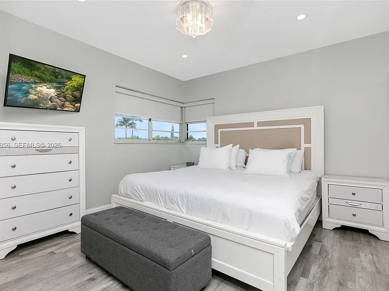 4201 Indian Creek Dr #6 — Photo 9