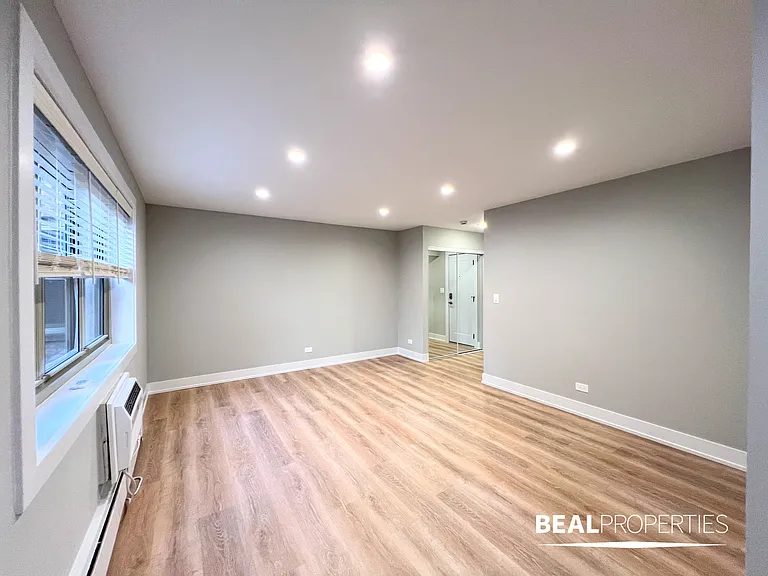 452 W Oakdale — Photo 37