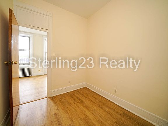 2nd image of 26-10 Hoyt Ave S #Ff3