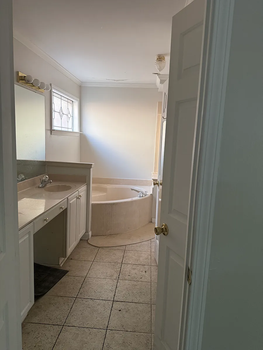 Building Photo - 9900 Woodland Fern Dr