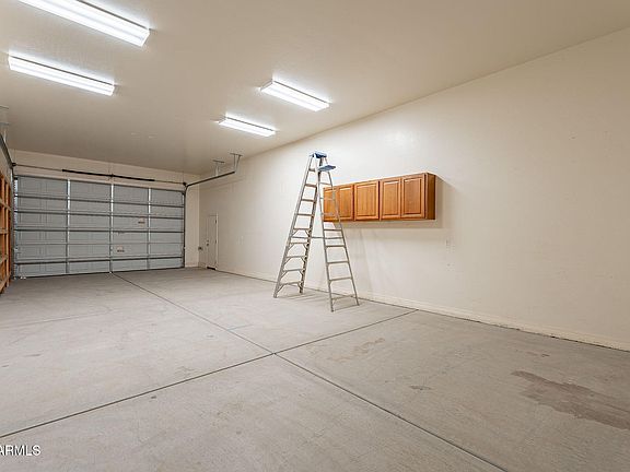5th image of 39642 N OXFORD Way