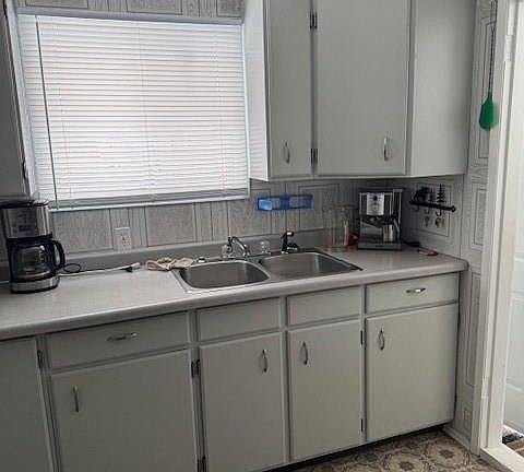 2nd image of 692 Aqualane AVENUE