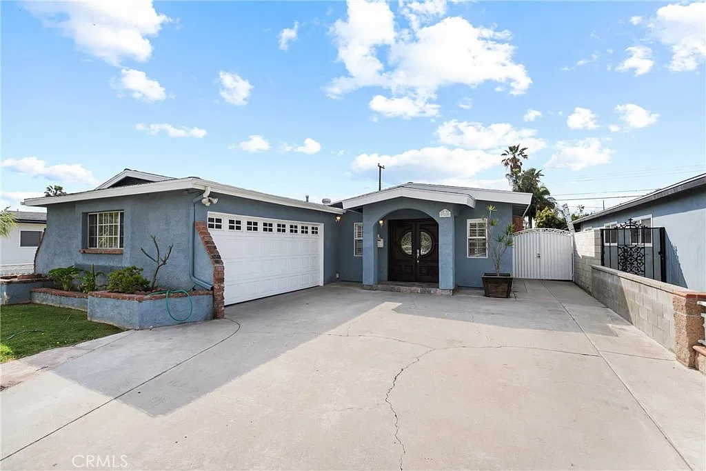 4 bed, 1939 sqft, $4,710 — Photo 2