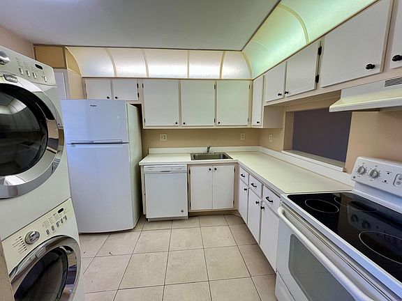 3rd image of 2500 Fiore Way #1110