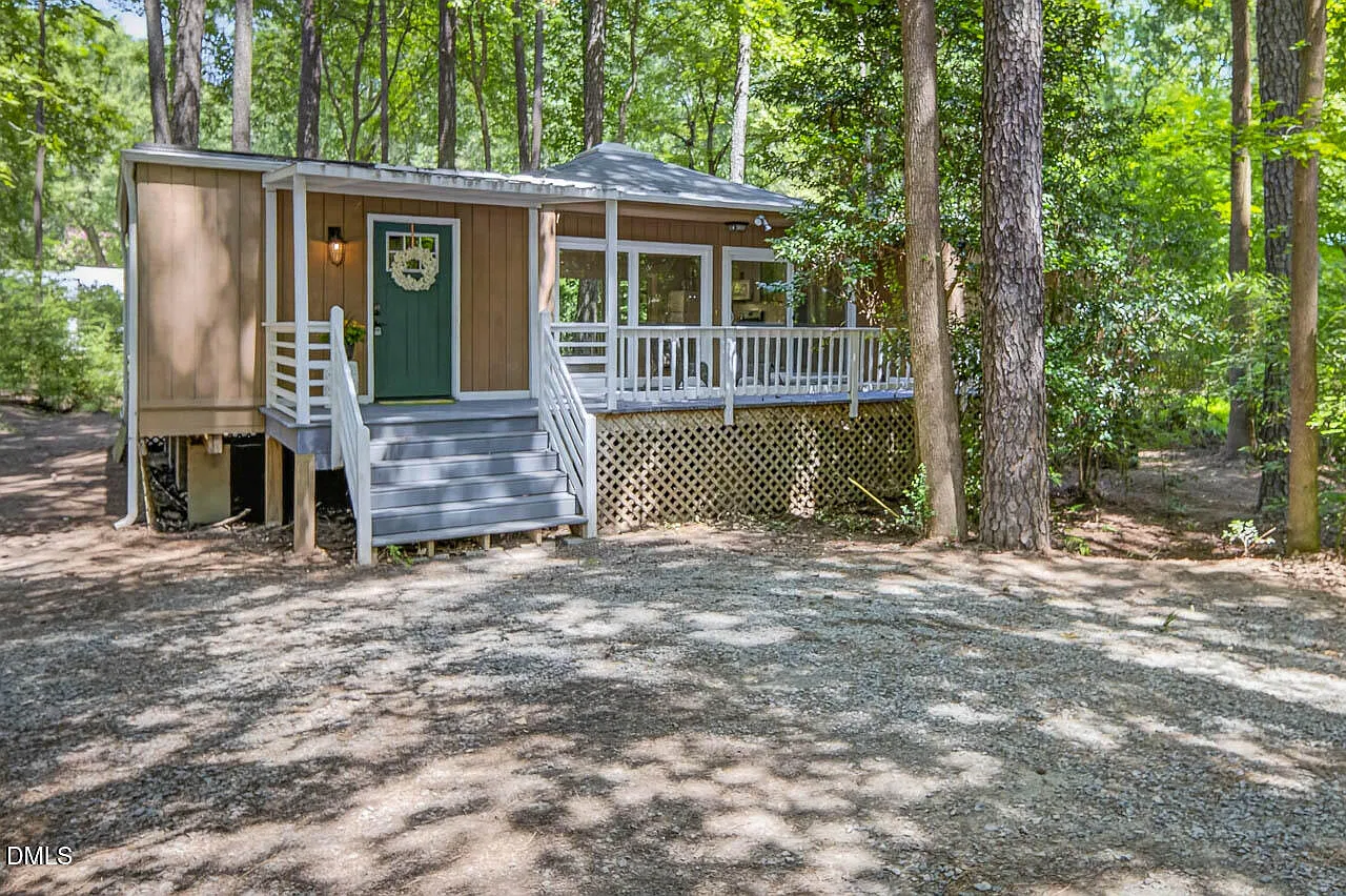 3 bed, 2.0 bath, 1402 sqft, $2,750 — Photo 3