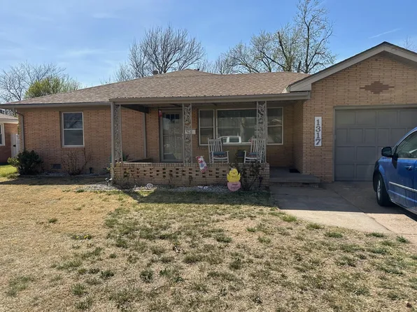 1317 Warner Rd, Great Bend, KS 67530