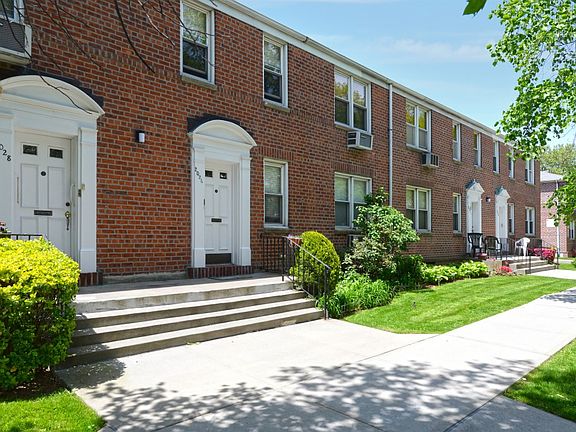 2nd image of 2026 E 58th St APT 124E