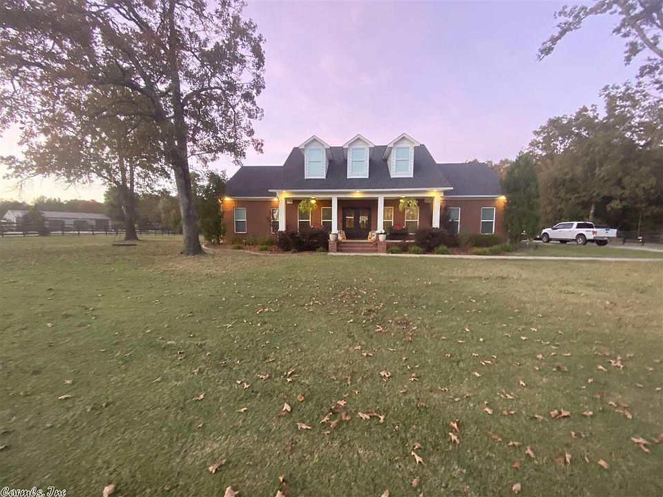1st image of 6 Oakwood Dr