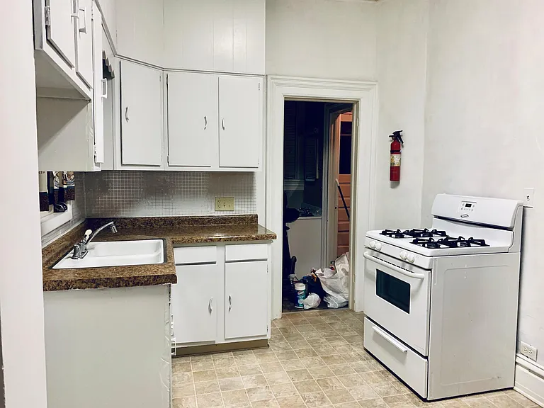 118 College Ave NE — Photo 2