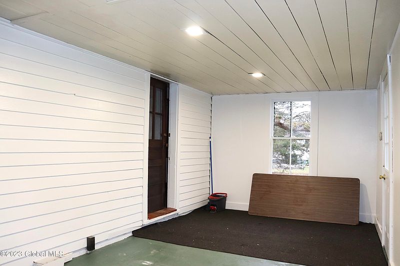 4th image of 2177 Helderberg Avenue