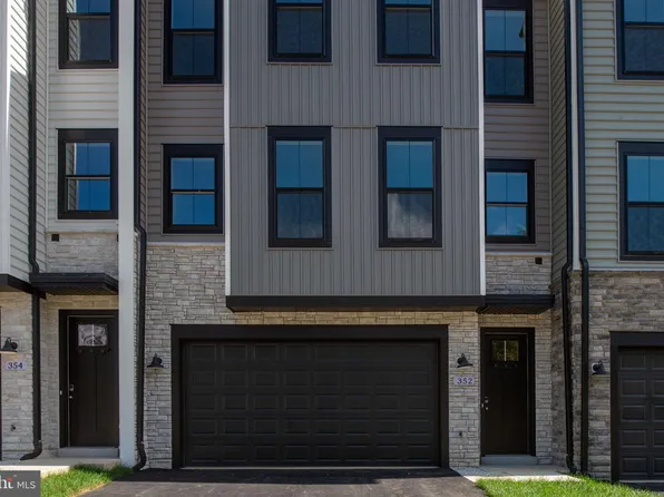 352 Evermore Ln, Stafford, VA 22554