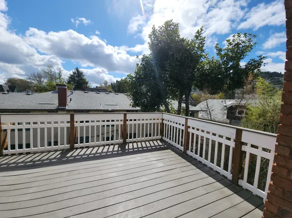 1223 NW 24th Ave APT 5, Portland, OR 97210