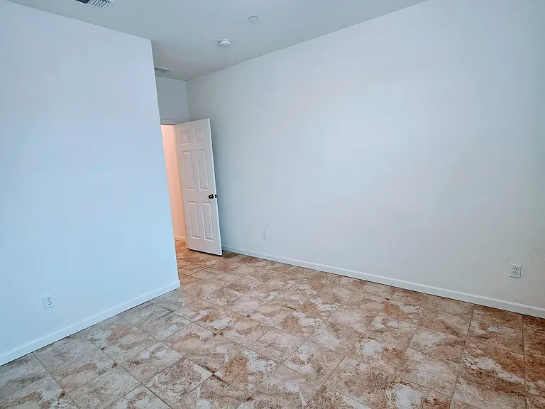 478 Telegraph St — Photo 10