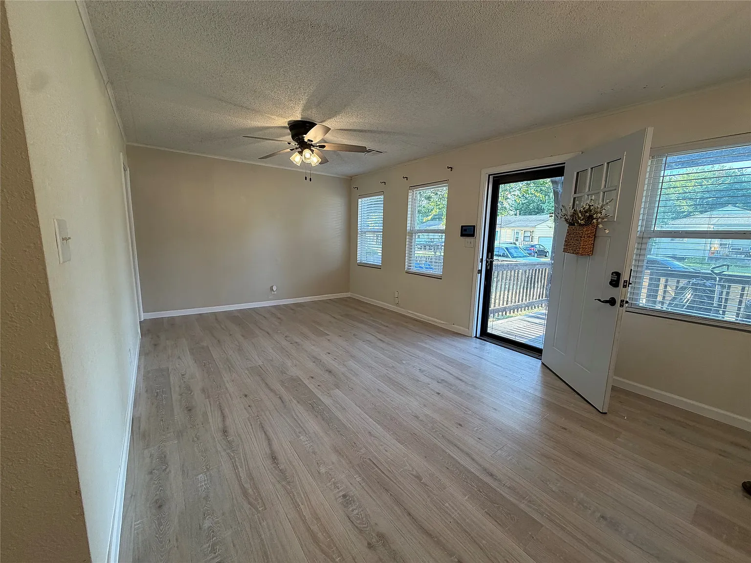 4 bed, 1128 sqft, $1,400 — Photo 4