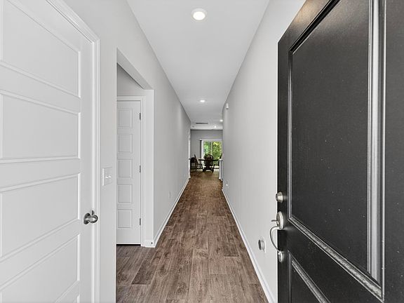 4th image of 504 Corsac Ct.