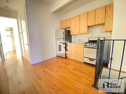 3rd image of 654 Park Pl #1S