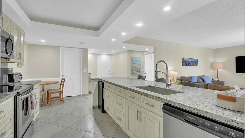 Building Photo - 450 Egret Cir #9207