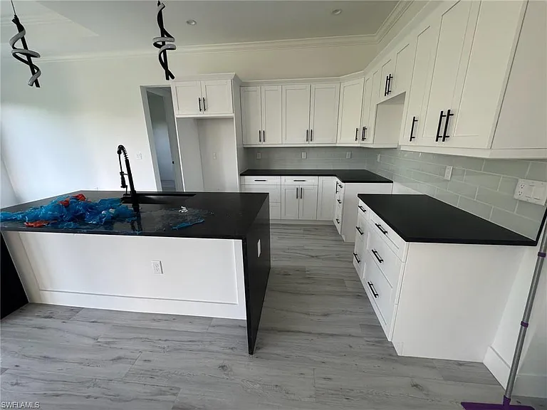 308 Golden Gate Blvd E — Photo 17