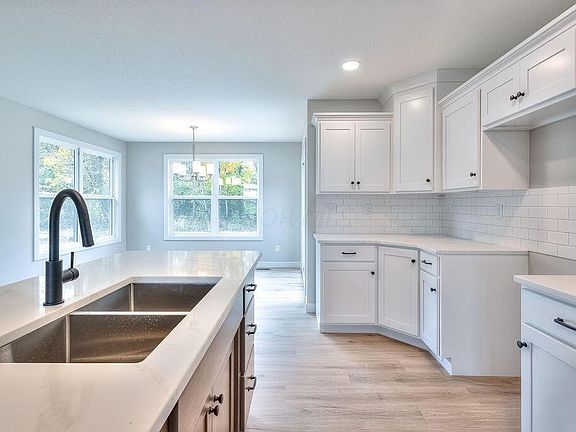 4th image of 221 De Rosa Dr