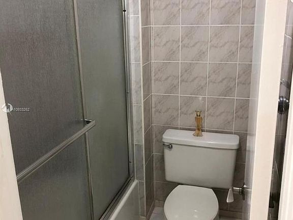 3rd image of 321 Lakeview Dr APT 205