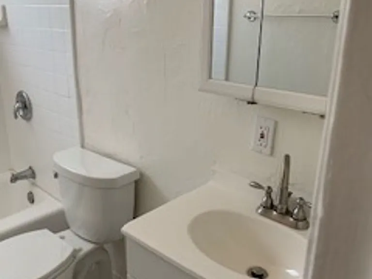 Bright 2 bed 1 bath in Pacific Beach — Photo 14