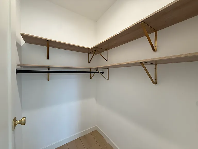 4668 1/2 Laurelgrove Ave — Photo 7