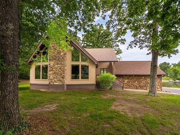 2nd image of 500 Arbor Dr