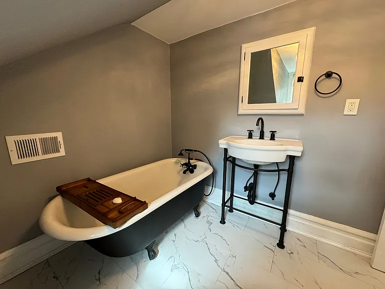 2201 W Gordon St — Photo 61