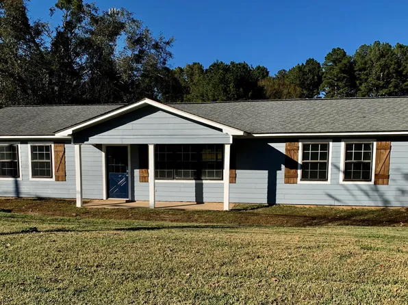 647 E Main St, Philadelphia, MS 39350