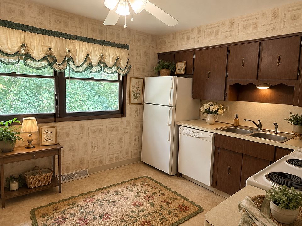 2nd image of 2401 Weaver Dr #2401