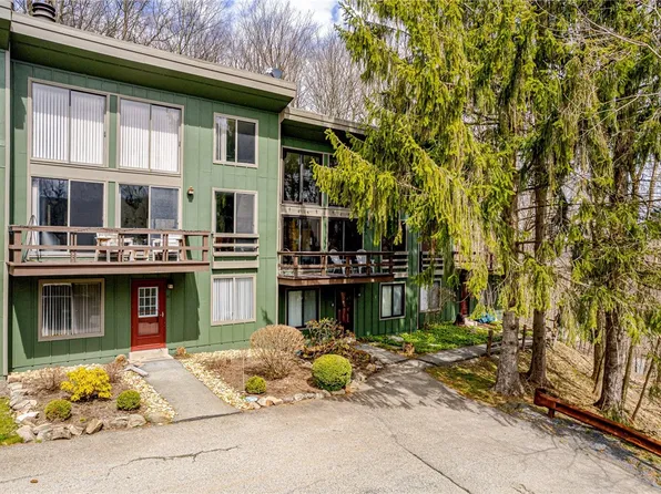 63 Valley Dr, Somerset, PA 15501