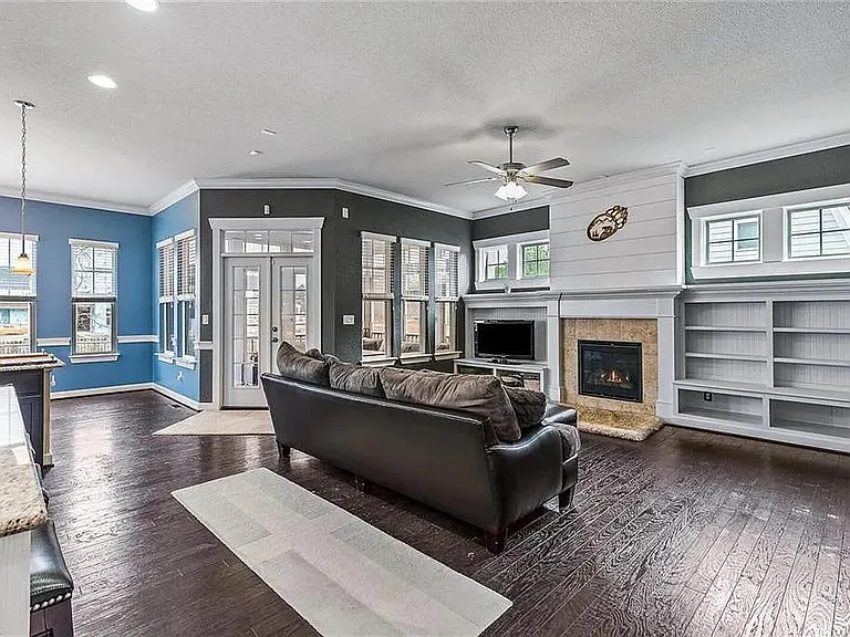 1702 Garwood Ln — Photo 6