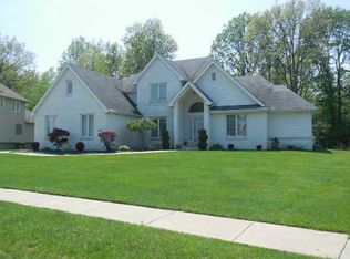 632 Forest Lake Dr, Holland, OH 43528